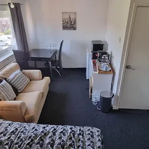 Spacious With Kichenet Homestay Rotherham